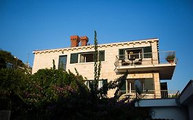 4B Apartments
